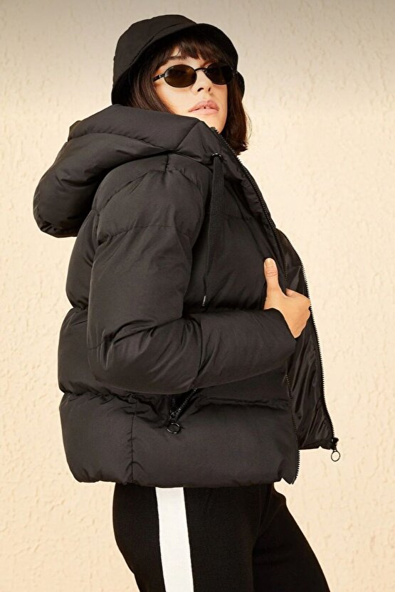 Kadın Siyah Kapüşonlu Şişme Mont - Oversize, Yaka Bağcıklı