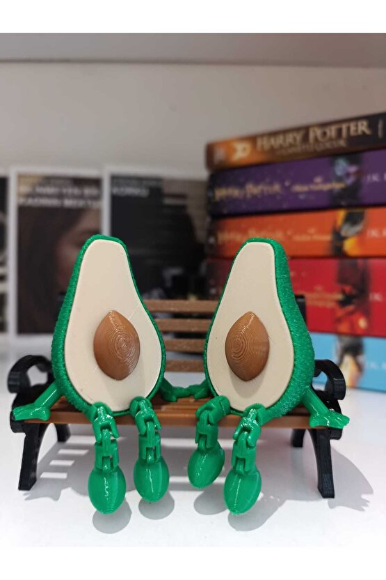 Bank Üzerine Oturan Sevimli Avokadolar  Dekoratif Obje