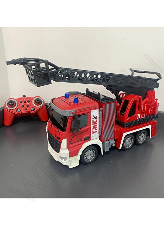 Oyuncak 2.4GHz Full Fonksiyon Uzaktan Kumandalı 1:12 Ölçek Işıklı ve Sesli Su Atan Şarjlı  İtfaiye