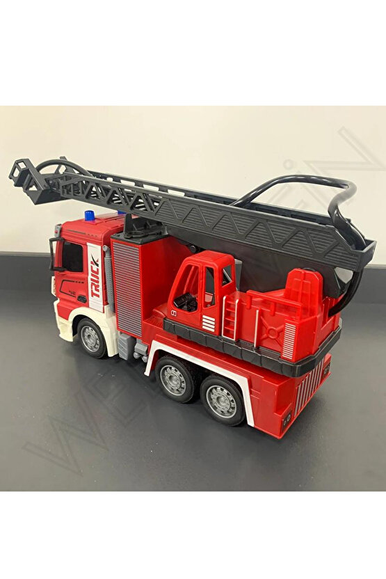 Oyuncak 2.4GHz Full Fonksiyon Uzaktan Kumandalı 1:12 Ölçek Işıklı ve Sesli Su Atan Şarjlı  İtfaiye