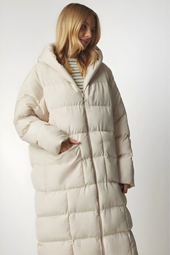 Kadın Oversize Uzun Kapüşonlu Şişme Mont – Bej