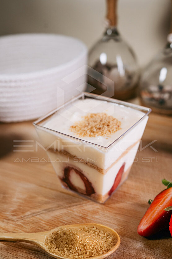 200 CC PRİZMA KÜBİK KASE 50 ADET KAPAKSIZ SUNUM KASESİ SALATA MAGNOLYA MEZE MİKA SERT PLASTİK KASE