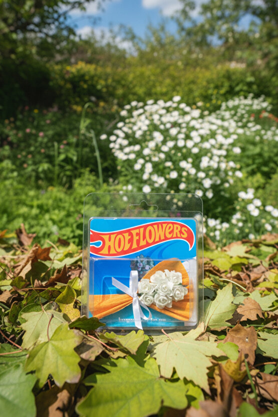 Hot Flowers Koleksiyonluk Şık Hediye Beyaz Gül Aranjmanı