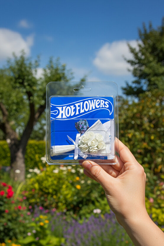 Love Flowers Özel Seri Sevgiliye Hediye Minik Beyaz Gül Buketi