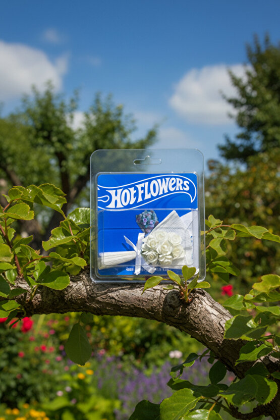 Love Flowers Özel Seri Sevgiliye Hediye Minik Beyaz Gül Buketi