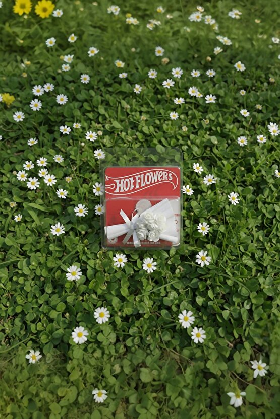 Hot Flowers Tasarım Koleksiyon Ürünü Beyaz Gül Buketi Sevgiliye Hediye Minik Buket