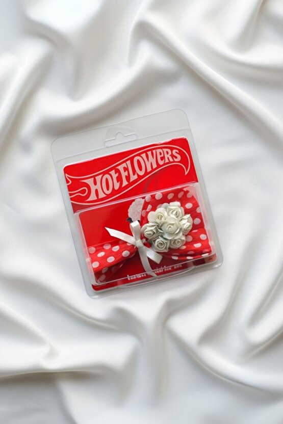 Hot Flowers Özel Tasarım Puantiyeli Kırmızı Beyaz Gül Buketi Koleksiyonluk Minik Buket