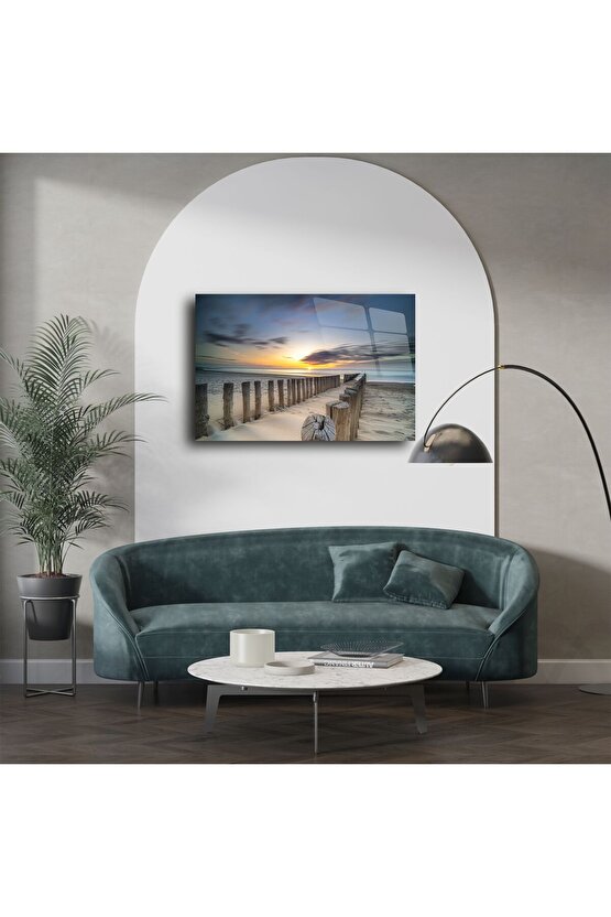 Gün Batımında Kum ve Ahşap Yolu Manzarası