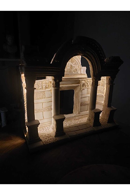 LED Işıklı, Hadrian Tapınağı Figürü