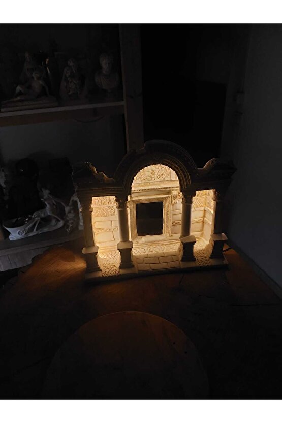 LED Işıklı, Hadrian Tapınağı Figürü