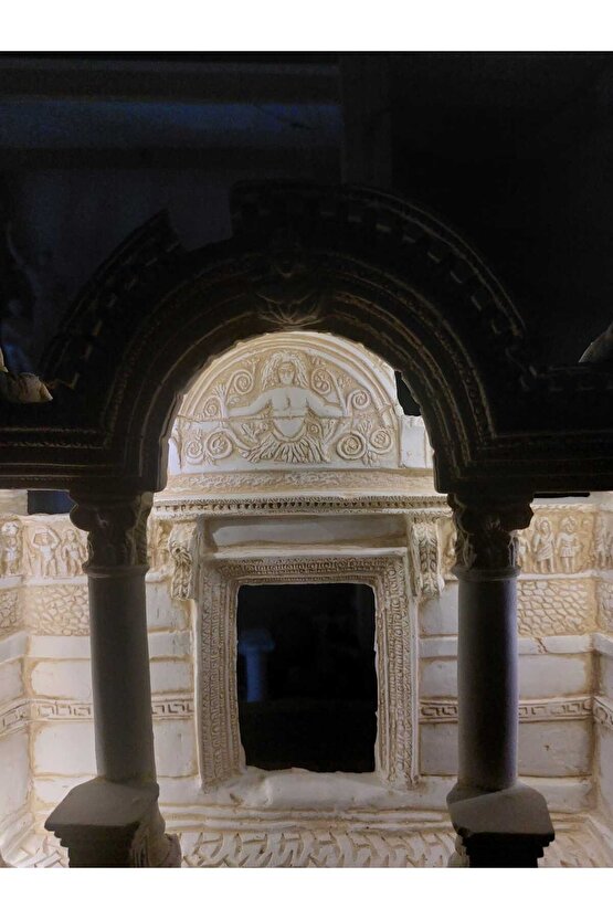 LED Işıklı, Hadrian Tapınağı Figürü