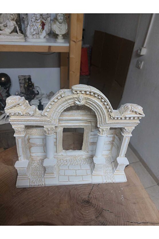 LED Işıklı, Hadrian Tapınağı Figürü