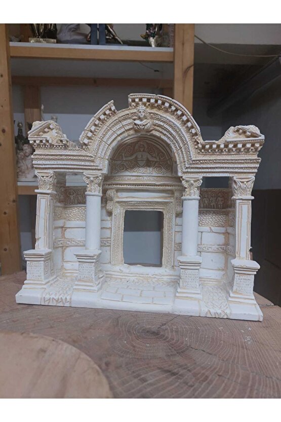 LED Işıklı, Hadrian Tapınağı Figürü