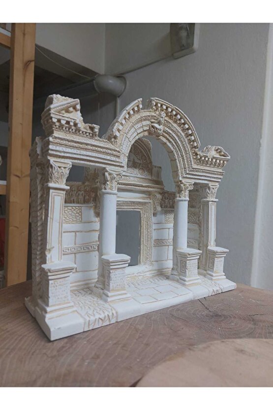 LED Işıklı, Hadrian Tapınağı Figürü