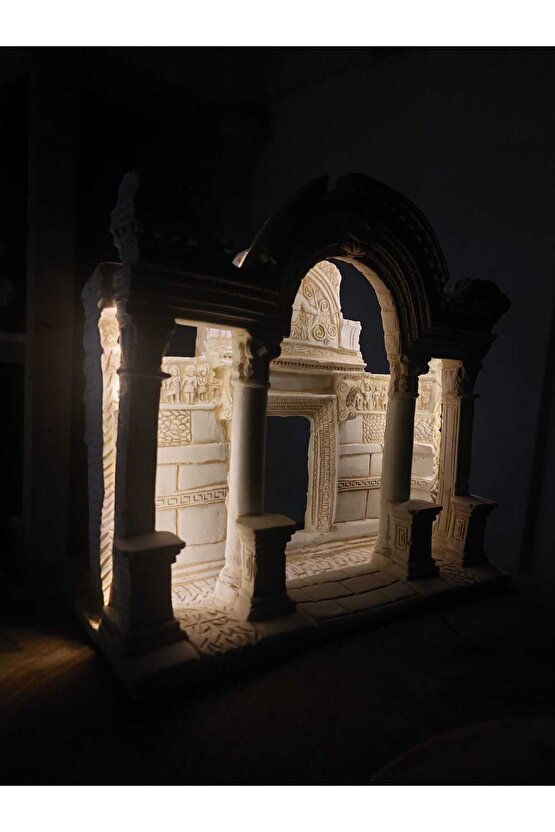 LED Işıklı, Hadrian Tapınağı Figürü