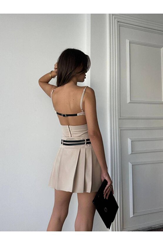 Sırt Dekolteli Kemerli Pileli Etek Likralı Mini Elbise