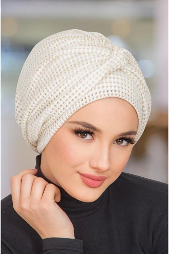 Krem Ajurlu Hazır Burgu Detaylı Bone