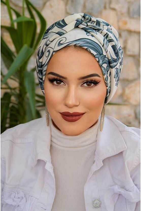 Gri Beyaz Desen Burgu Detaylı Bone