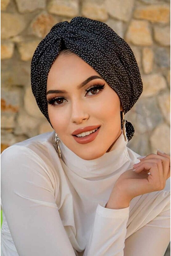 Siyah Puantiyeli Tokalı Bone