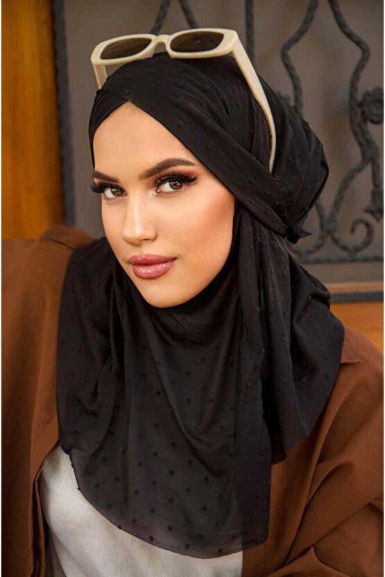 Siyah Ponpon Çapraz Bantlı Medium Size Hijab - Hazır Şal