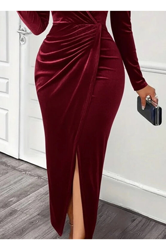Kadın Uzun Kollu Kruvaze Yaka önünden çapraz Detaylı Uzun Kadife Elbise