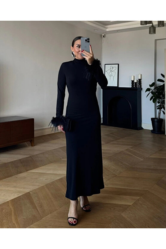 Kadın Uzun Kollu Balıkçı Yaka Kol Ağzı Tüy Detaylı Uzun Krep Elbise