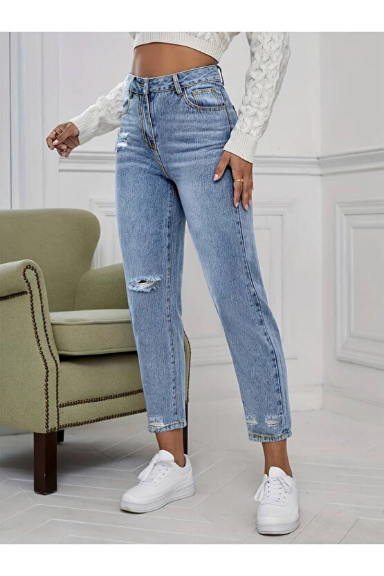 Kadın Açık Mavi Yırtık Mom Fit Kot Pantolon