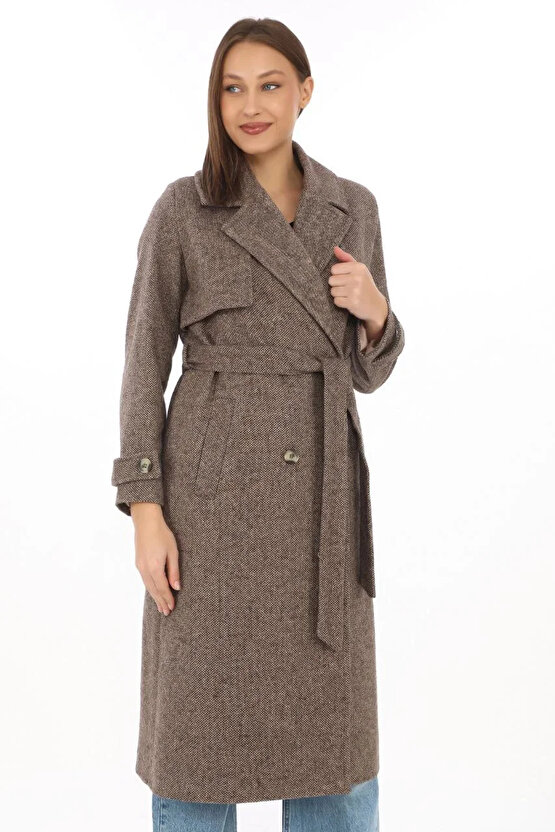 Kadın Balık Sırtı Yünlü Dokuma Kaşe Kaban – Kruvaze Yaka, Kuşaklı, Cepli, Astarlı Uzun Boy Tesettür