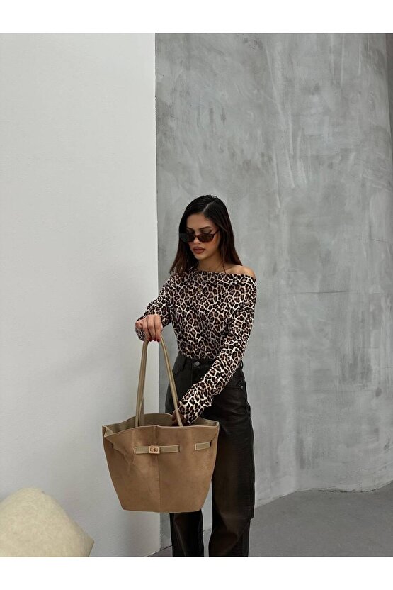 Kadın Leopar Desenli Düşük Omuzlu Bluz