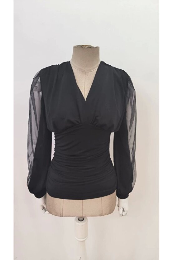 Kadın Uzun Yırtmaç Tül Detaylı Derin V Yakalı Sandy Bluz