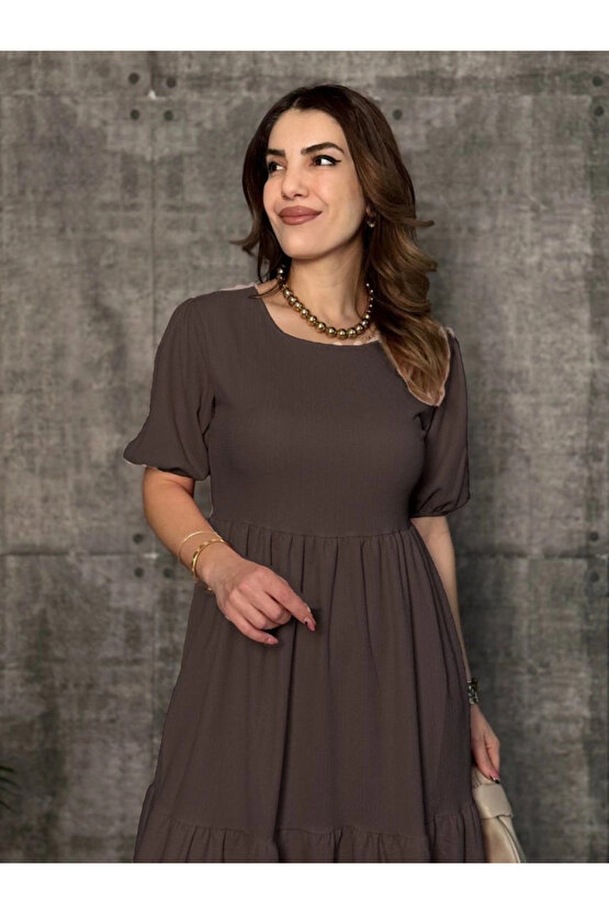 Kadın Kısa Kollu Yakası Açık Katlı Bürümcük Balon Elbise