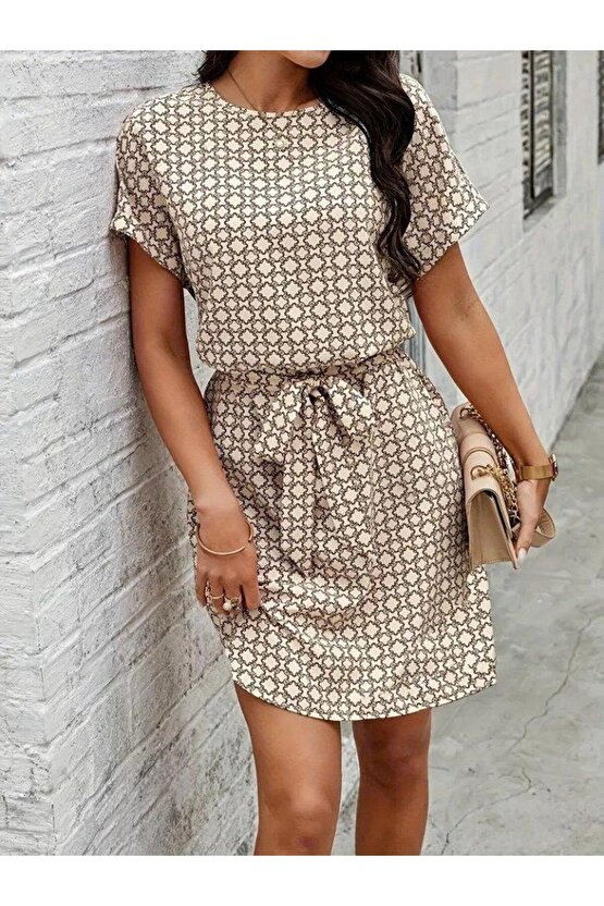 Kadın Kısa Kollu Yuvarlak Yaka Beli Kuşaklı Geometrik Desenli Süprem Elbise