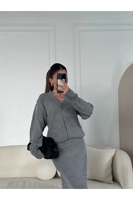 V Yaka 3 Düğmeli Hırka Takım Triko İkili Etekli - Gri