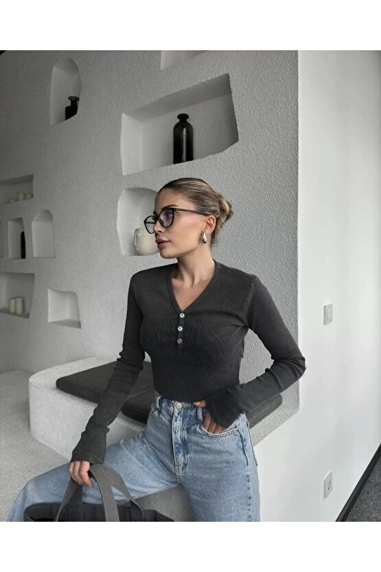 Düğme Detaylı Yıkamalı Crop