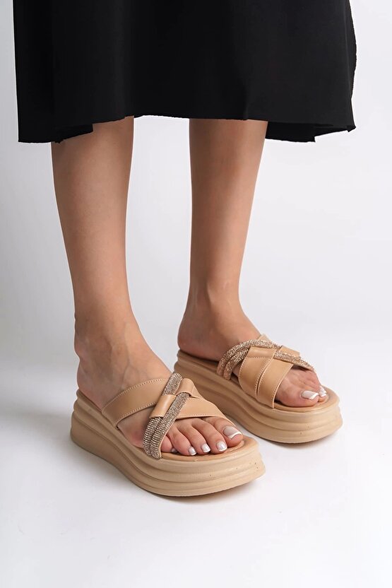 RUBY Düz Topuklu Taşlı Çapraz Şeritli Kalın ve Ortopedik Taban Kadın Terlik CTT - Ten