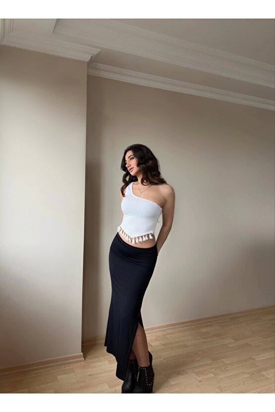 Beyaz Püskül Detay Bluz