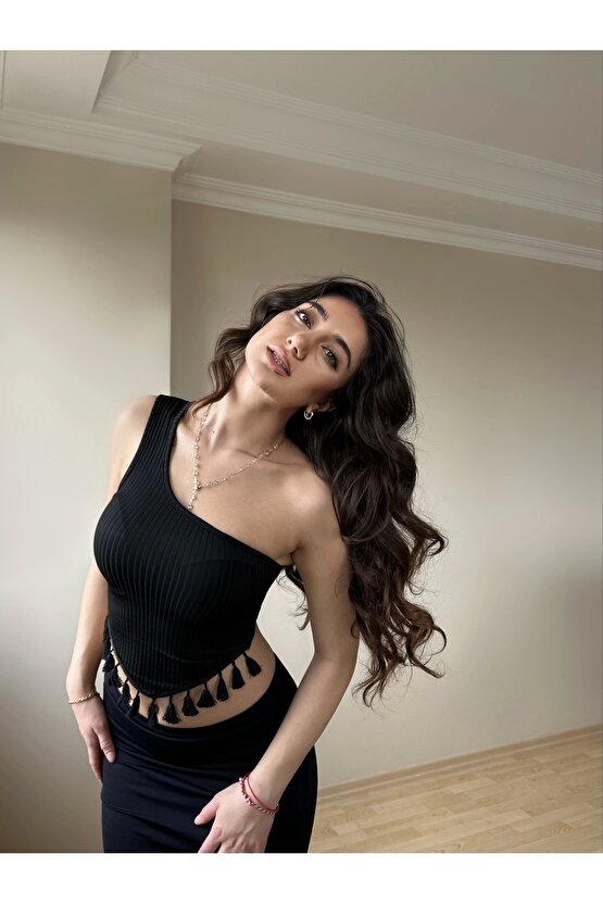 Siyah Püskül Detay Bluz