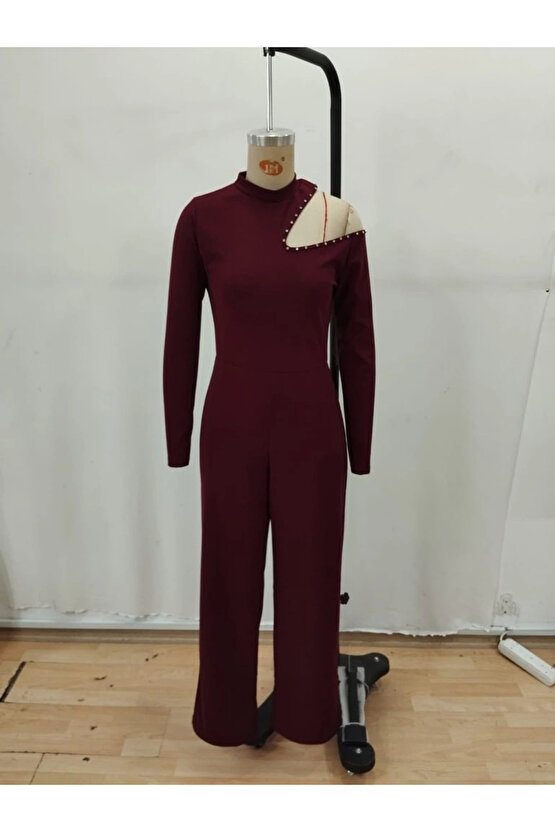 MDB Kadın Tek Omuzdan Açık Balıkçı Yaka Taş Detaylı Uzun Ithal Krep Tulum