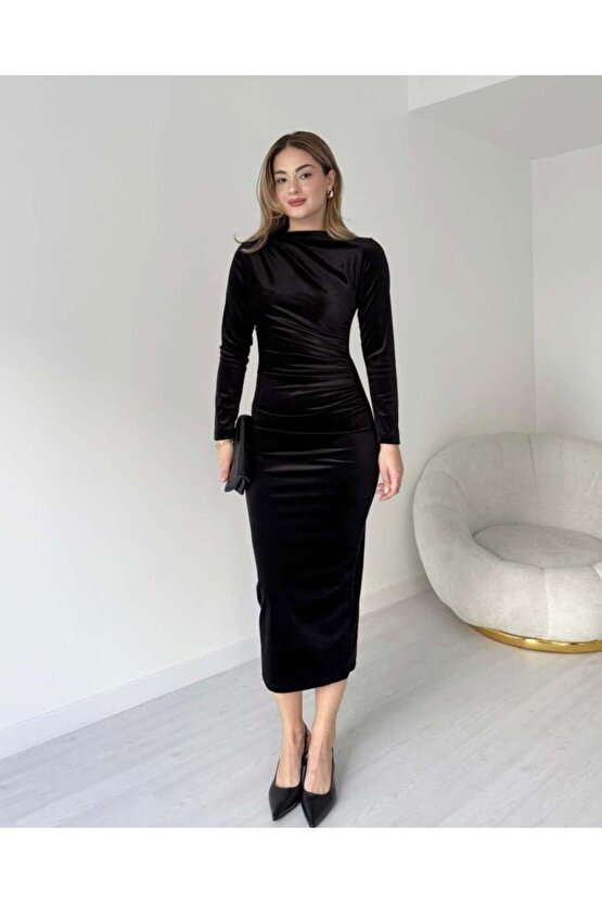 Siyah Uzun Kollu Büzgü Detay Kadife Kumaş Midi Boy Elbise