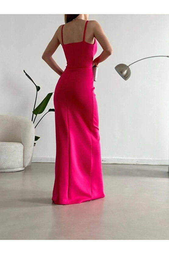 Kadın Dalgıç Kumaş Askılı Yırtmaç Detaylı V Yaka Maxi Boy Elbise