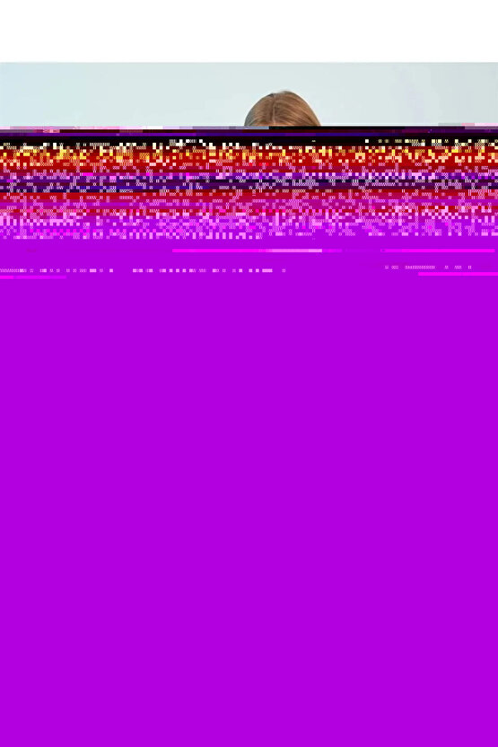 Kayran Clein Kapüşonlu Üç İplik Sweatshirt – Beyaz Strong Heykel Baskılı, Rahat Kalıp, Kanguru Cepli