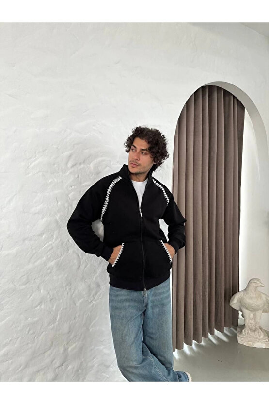 Erkek Oversize Dik Yaka Fermuarlı Sweatshirt - Zincir Nakışli Kanguru Cepli - Siyah