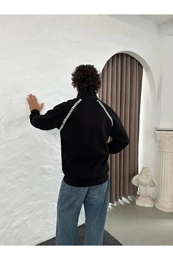 Erkek Oversize Dik Yaka Fermuarlı Sweatshirt - Zincir Nakışli Kanguru Cepli - Siyah