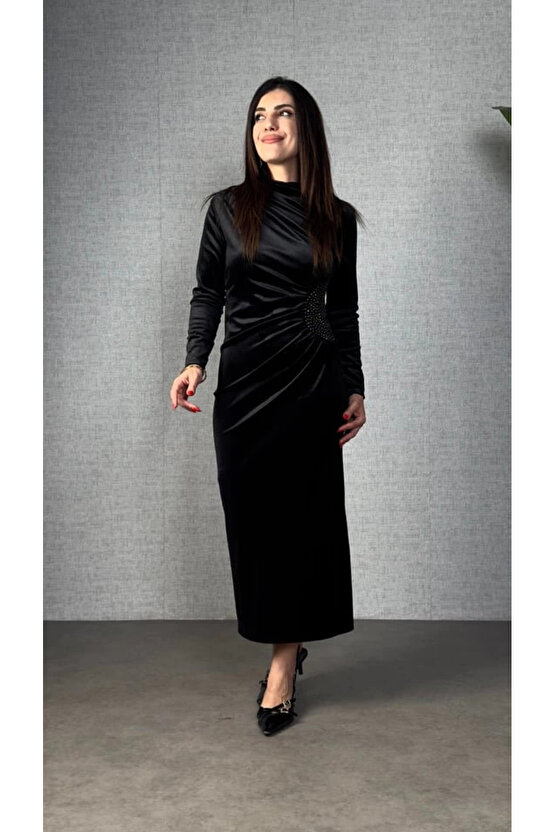 Kadın Balıkçı Yaka Büzgü Ve Taş Işleme Detay Maxi Boy Kadife Elbise