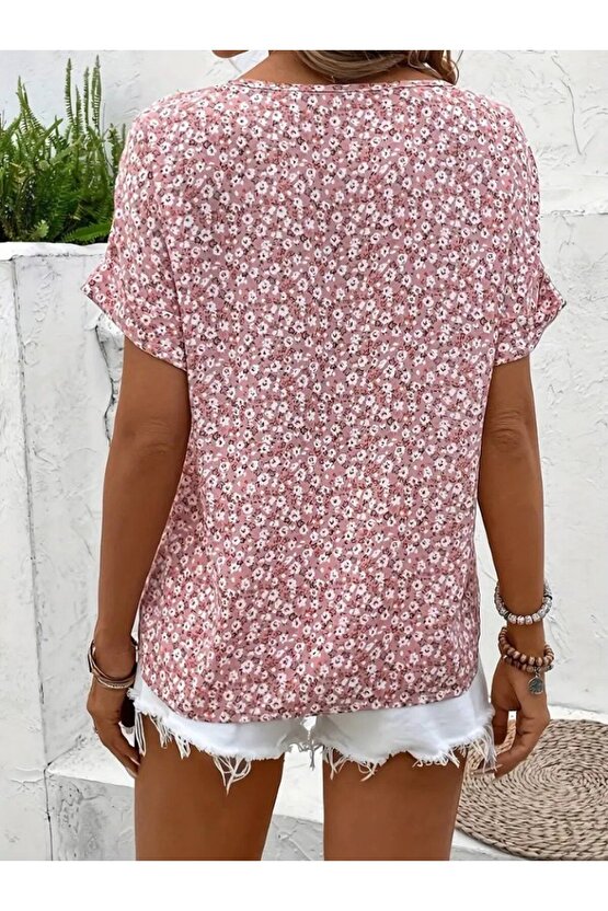 Kadın Kısa Kollu çentikli V Yaka Ve Düğme Detaylı çiçek Desenli Süprem Bluz