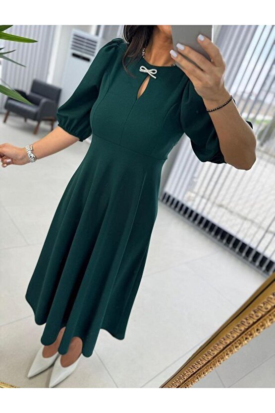 Gökyüzü Kadın Kısa Kollu Bisiklet Yaka Fiyonk Broşlu Midi Janjan Krep Elbise