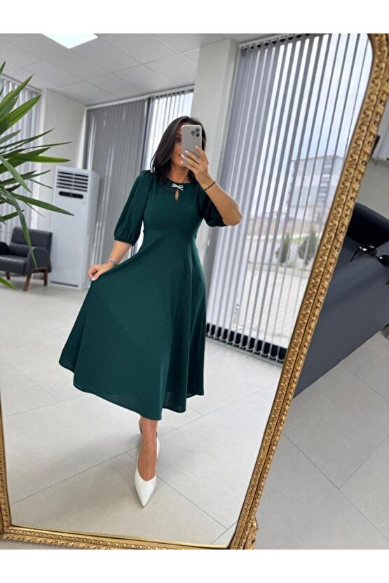 Gökyüzü Kadın Kısa Kollu Bisiklet Yaka Fiyonk Broşlu Midi Janjan Krep Elbise