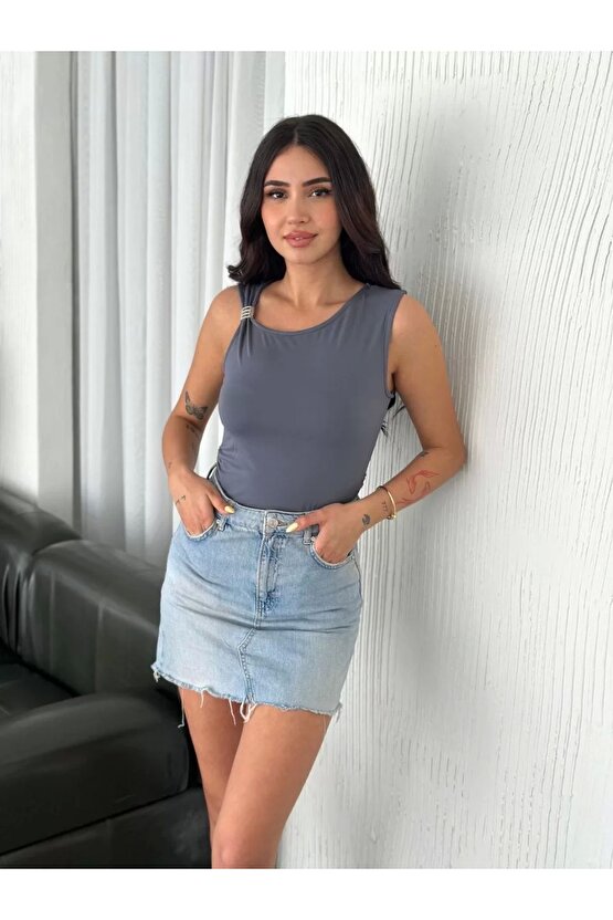 Osy Modal Yumuşak Dokulu Kumaş Bisiklet Yaka Kadın Sıfır Kol Bluz Omuz Toka Aksesuar Detaylı - Antra