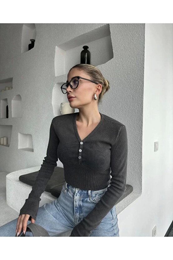 Düğme Detaylı Yıkamalı Crop