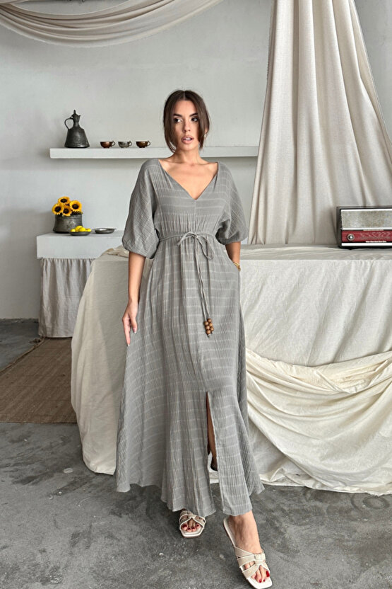 Gökyüzü Moda V YAKA BEL BONCUK BAĞLAMALI MÜSLİN ELBİSE YIRTMAÇ DETAYLI - Gri